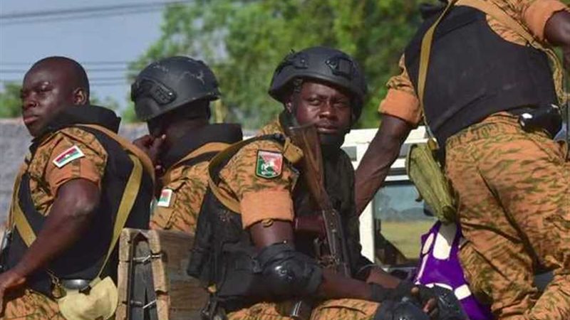 مقتل 10 جنود على