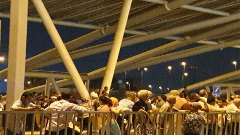 الجماهير تحتشد للاحتفال