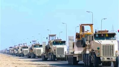 آلاف المعدات تشق عُبابَ الرمال في مهمة بناء وطن (فيديو وصور)