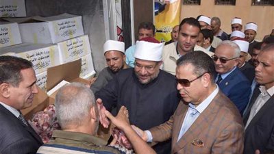 محافظ بني سويف ووزير الأوقاف يسلمان 4 أطنان لحوم لإدارات الأوقاف لتوزيعها على الأسر الأكثر احتياجا بالمحافظة