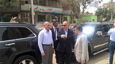 محافظ القاهرة يفاجئ أحياء لمراقبة حالة النظافة