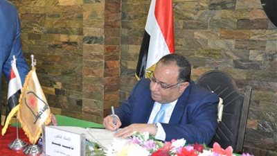 البروفيسير الأمريكي چيفري روبينز يحاضر في جامعة حلوان