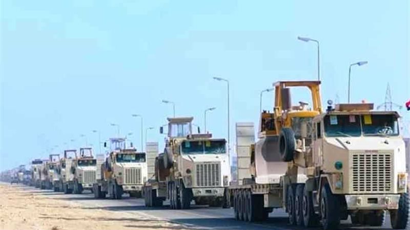 آلاف المعدات تشق