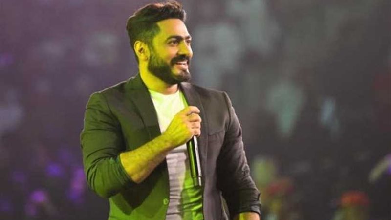 تامر حسني يتألق في