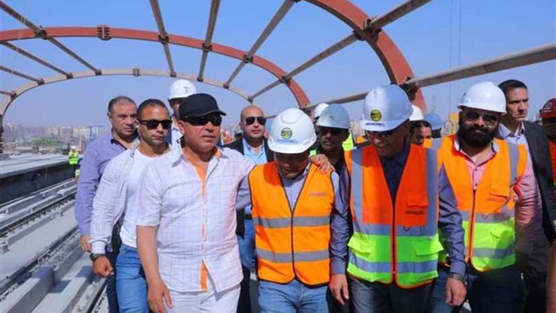 وزير النقل يجتمع