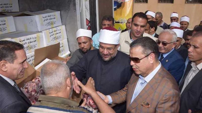 محافظ بني سويف ووزير