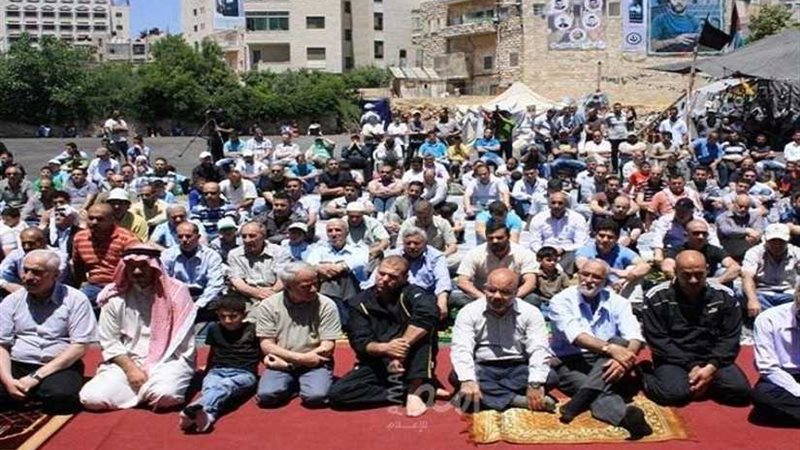 عشرات الفلسطينيين