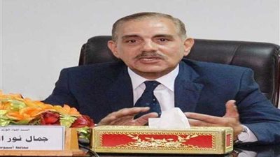 محافظ أسيوط: صرف 10 آلاف جنيه مساعدات عاجلة لأسرة كل متوفى من ضحايا بالوعة صرف صحي