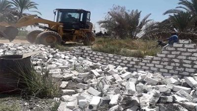 إزالة 5 حالات تعد على أراضي الدولة شمال الأقصر