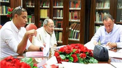 لجنة الكرة بالأهلي تستقرُّ على ثلاثة مدربين أجانب