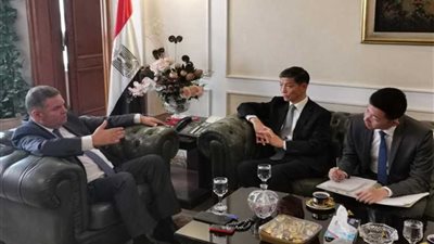 مصر تبحث التعاون مع الصين لإنشاء أول مصنع للسيارات الكهربائية بشركة النصر