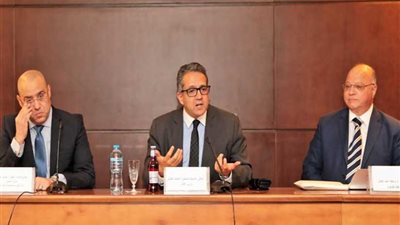وزيرا الآثار والإسكان يبحثان فرص الاستثمار وتقديم الخدمات للزائرين بمحيط متحف الحضارة والمتحف المصري الكبير