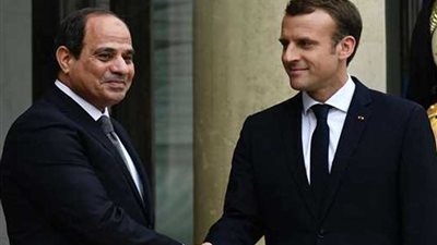 الرئيس السيسي يلتقي نظيره الفرنسي على هامش اجتماعات قمة مجموعة الـ٧