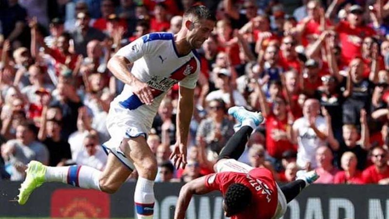 مانشستر يونايتد يسقط