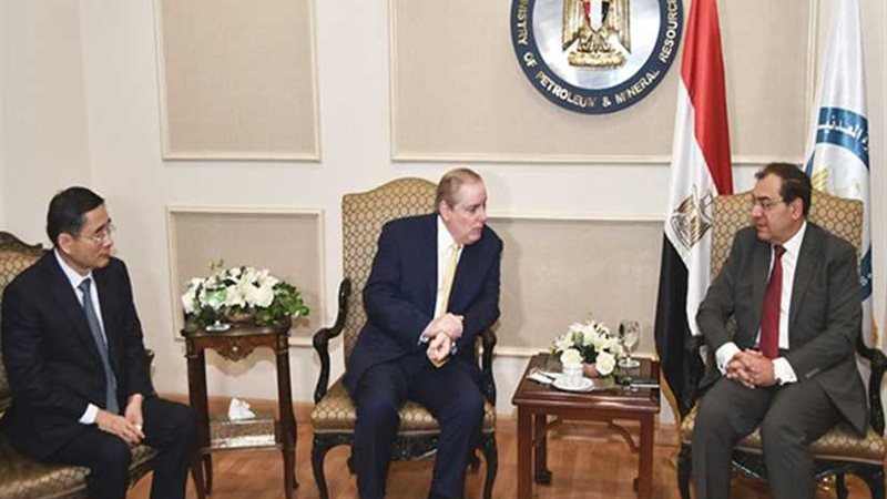 وزير البترول يبحث