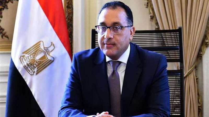 رئيس الوزراء يستعرض