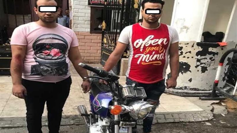 ضبط عاطلين يسرقان