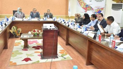 تشغيل النادي الرياضي وتعديل خطوط السيارات وفتح منافذ متحركة لبيع اللحوم والمواد الغذائية المخفضة بأسيوط