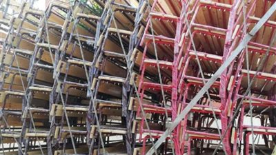 محافظ الجيزة يتابع توريد الديسكات المدرسية الجديدة