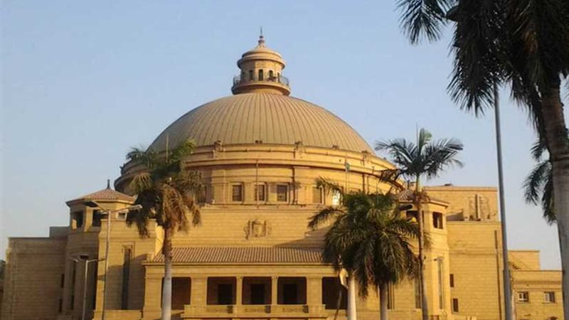 آداب القاهرة  تكرم