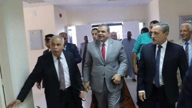 القوى العاملة تتابع