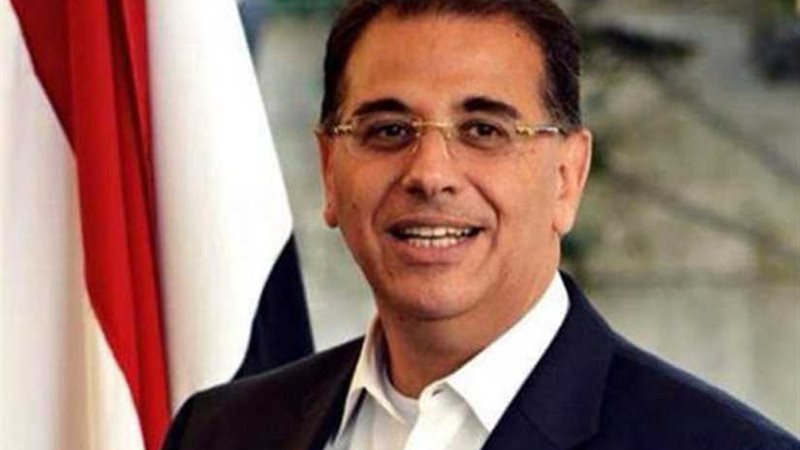 سفير مصر بتونس يشيد