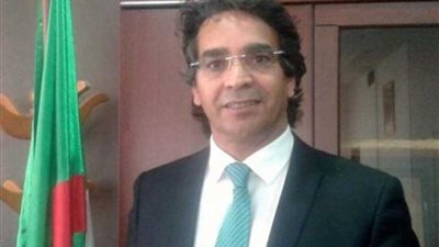 حزب جبهة التحرير الوطني الجزائري يثمن دور الجيش في دعم الحراك الشعبي