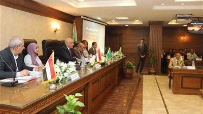 محافظ الجيزة لرؤساء الأحياء والمراكز: 