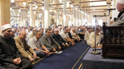 الإمام الأكبر يعزي زوجة الطالب الإندونيسي هاتفيًا ويوجه بعناية خاصة للزوجة والأبناء