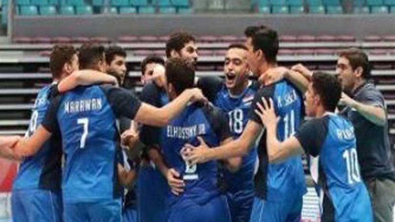 ناشئو الطائرة أمام