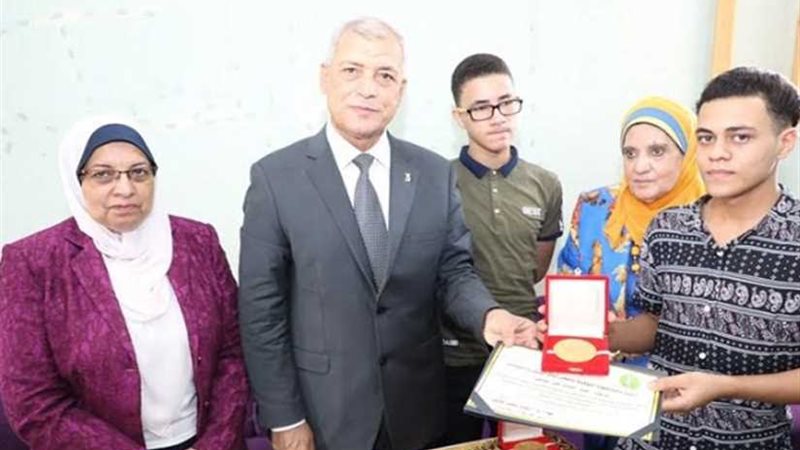 الفريق الذهبي.. أيتام