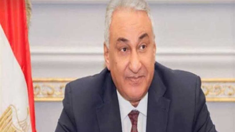 عاشور يعتمد حركة