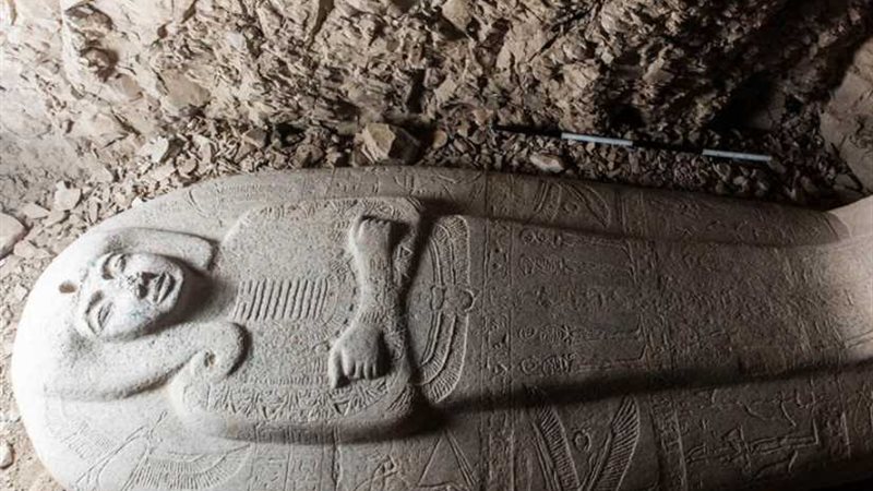 نقل تابوت الملكة