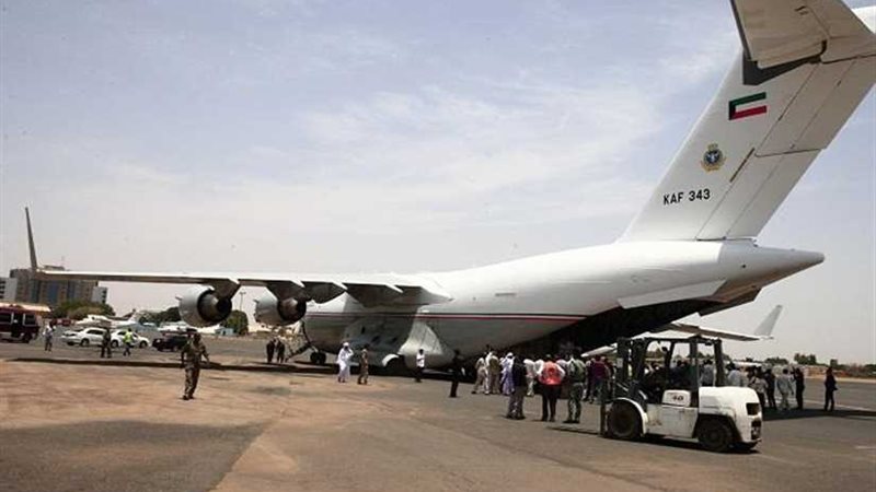 وصول أولى طائرات