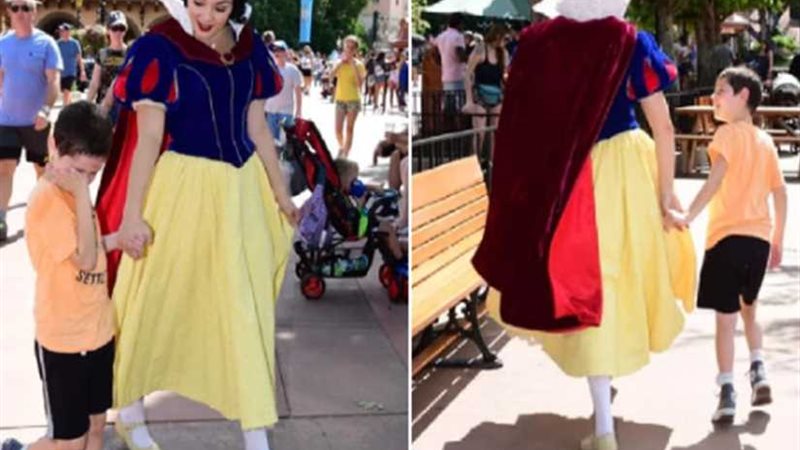 سنو وايت تهدئ الطفل