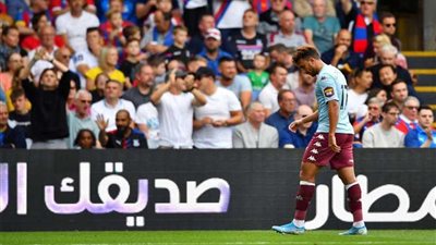 طرد تريزيجيه فى مباراة أستون فيلا وكريستال بالاس بالريميرليج