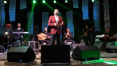 علي الحجار يغني ما يطلبه المستمعون في نادي إيزي سبورت