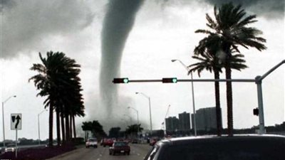 كندا تدعو مواطنيها لتجنب السفر إلى فلوريدا بسبب إعصار دوريان