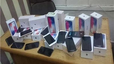 جمارك مطار القاهرة تحبط محاولة تهريب عدد من الهواتف المحمولة