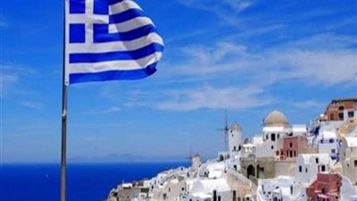 اليونان تنقل المئات من مخيم 