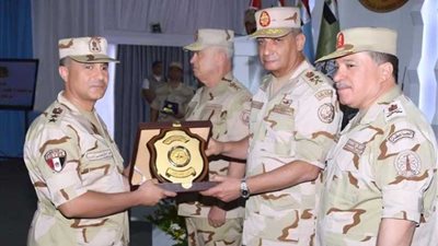 وزير الدفاع يفتتح المرحلة النهائية من مشروع تطوير النظام الإشارى لقوات حرس الحدود