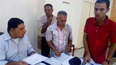 اجتماع موسع مع مديري الإدارات ورؤساء الأحياء لتقييم الأداء في العريش