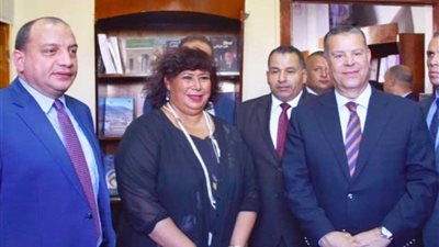 بالصور.. وزيرة الثقافة ومحافظ بني سويف افتتحا أول منفذ دائم لهيئة الكتاب ببني سويف