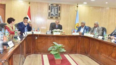 محافظ أسيوط يستقبل وفدًا دوليًا من صندوق الأمم المتحدة للسكان واليونسيف