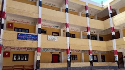 لوحات وتعليمات إرشادية بمدارس البحيرة في مبادرة 