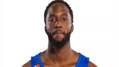 أليكس يونج يصل القاهرة للانضمام لسلة الأهلي