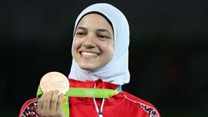 نون النسوة الذهبية..