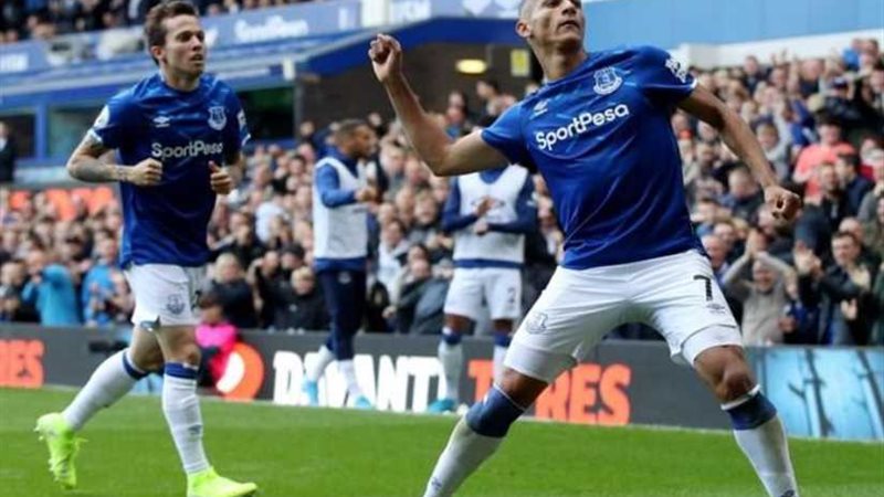 إيفرتون يفوز على