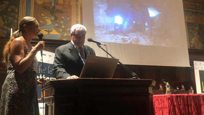 حواس يكشف مؤامرة