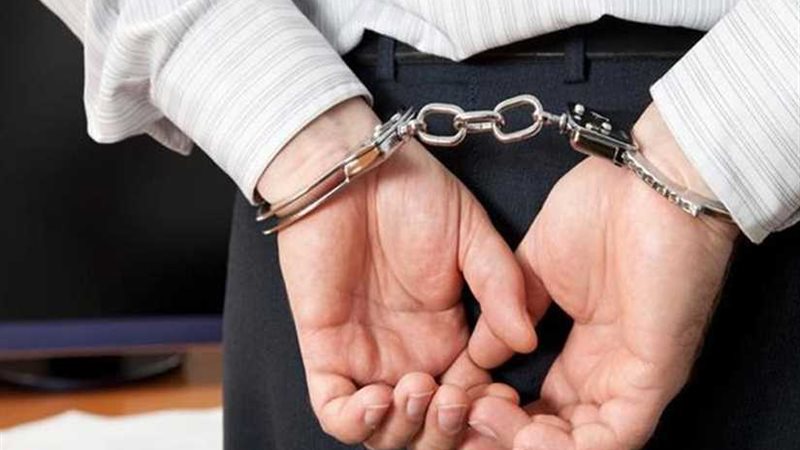 القبض على موظف بفندق